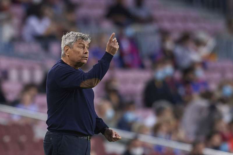 Мирча Луческу во время игры с "Барселоной"