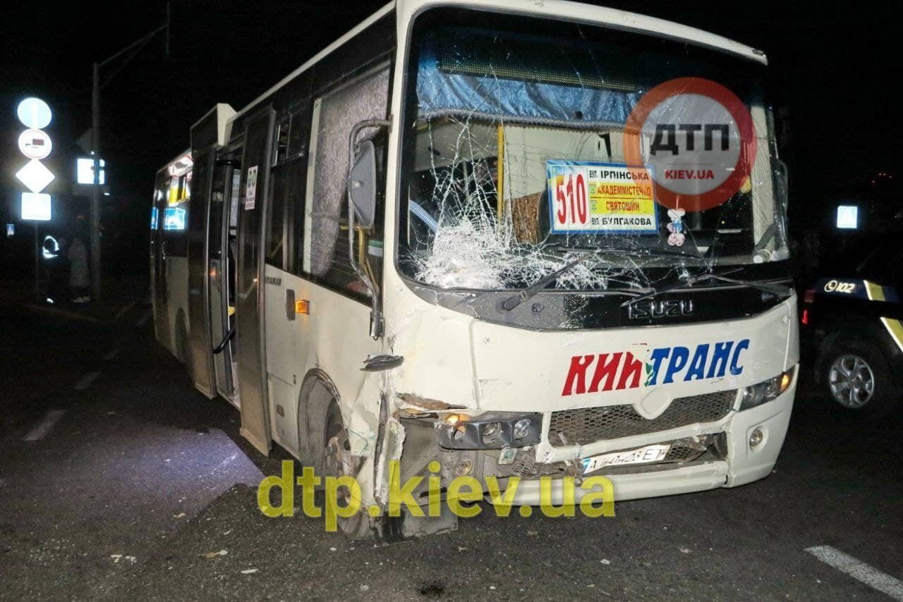 Маршрутка тоже получила повреждение