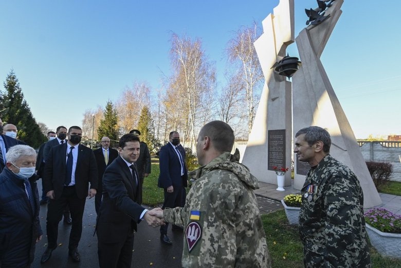 Никогда не забудем, какой ценой Киев был освобожден от нацистских оккупантов, - Зеленский 03