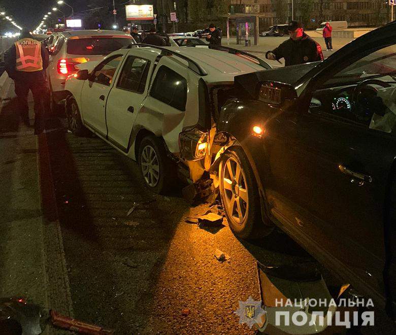 ДТП з поліцейським на проспекті Перемоги в Києві, нетверезий водій влетів в авто