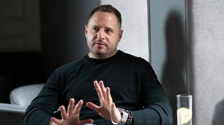 Андрей Ермак носит шамбалу. Фото: facebook.com dqxikeidqxidqeant