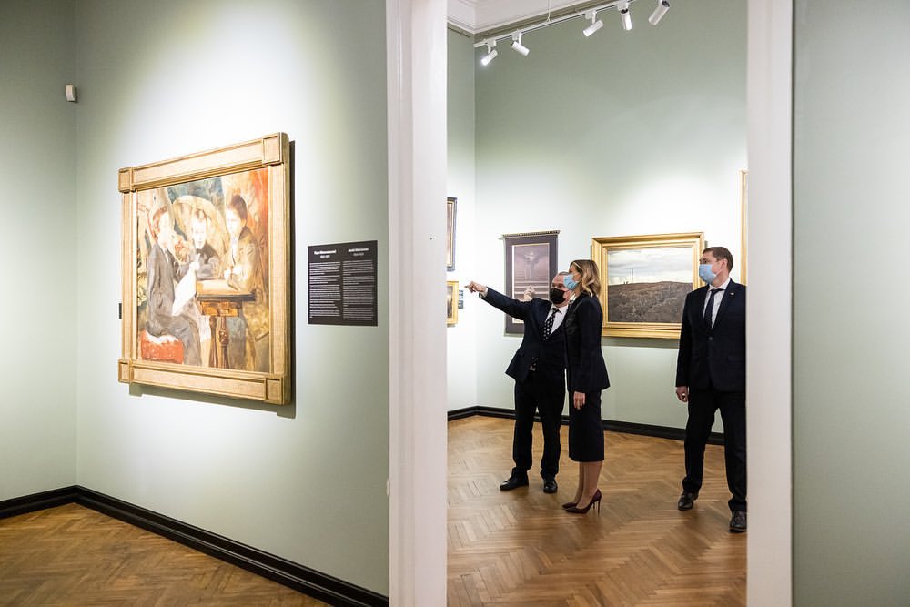 Безупречна: Елена Зеленская демонстрирует лаконичный образ total black