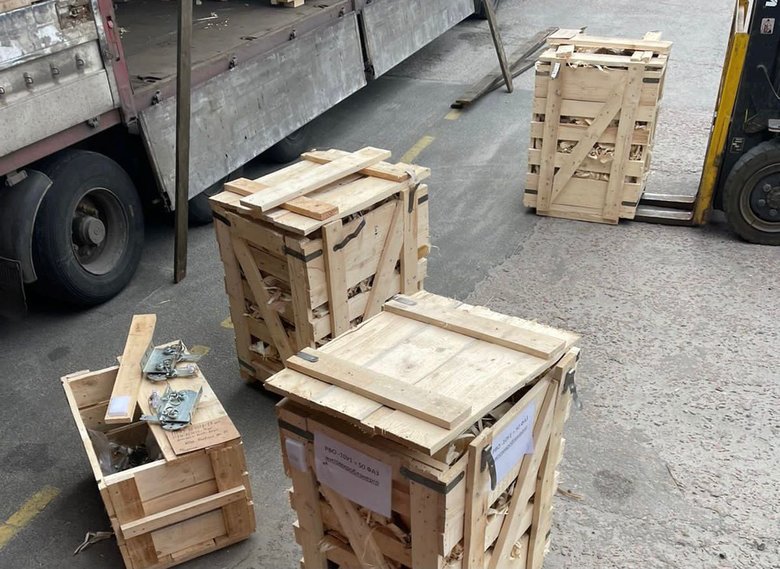 Киевские таможенники остановили 6 тонн оборудования подсанкционного предприятия из России 02