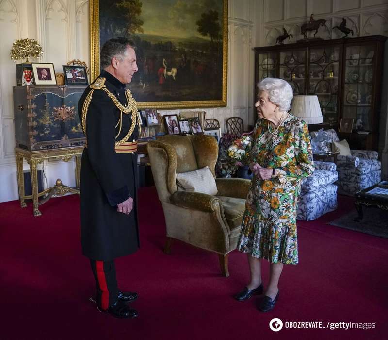 Елизавета II впервые через месяц появилась на публике dqxikeidqxidqrant