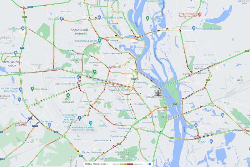 Движение авто на основных дорогах затруднено.