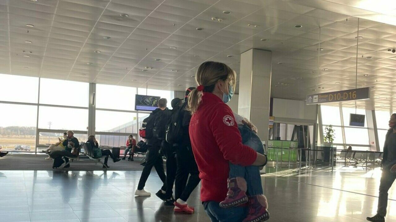 Девочку признали итальянкой и привезли на родину. dqxikeidqxidqeant