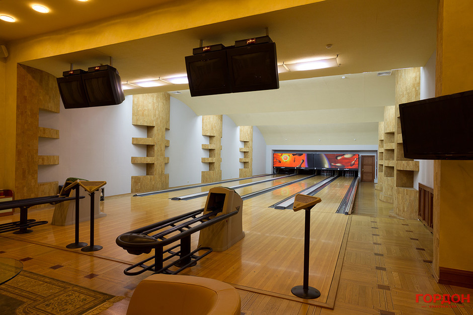 В поисках золотого батона или Межигорье, которое вам не показали /