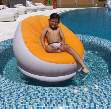 Украинский футболист Воронин показал свой "небольшой домик" в Южной Пальмире. ФОТО Украинский футболист Воронин показал свой "небольшой домик" в Южной Пальмире. ФОТО