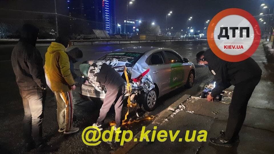 Машины получили механические повреждения.