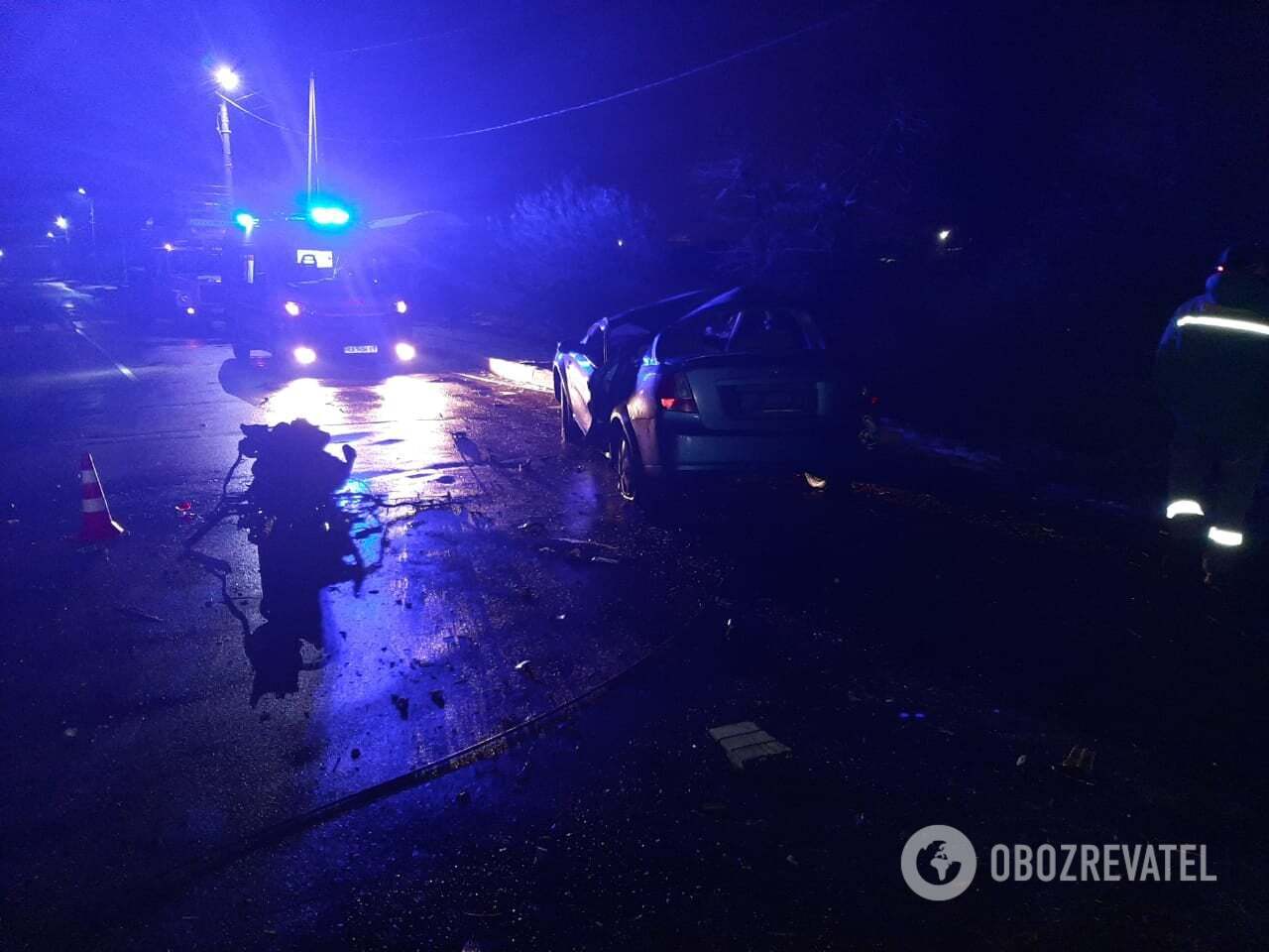 Части машины были разбросаны по дороге. dqxikeidqxidqeant