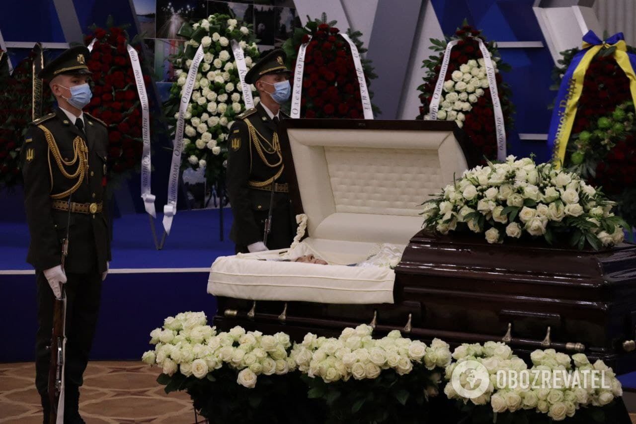 Александр Омельченко скончался на 83-м году жизни.