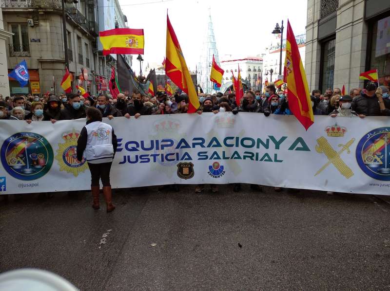 Митингующие против поправок в законе о безопасности. Фото: Twitter/ raquelmorenobar dqxikeidqxidqeant