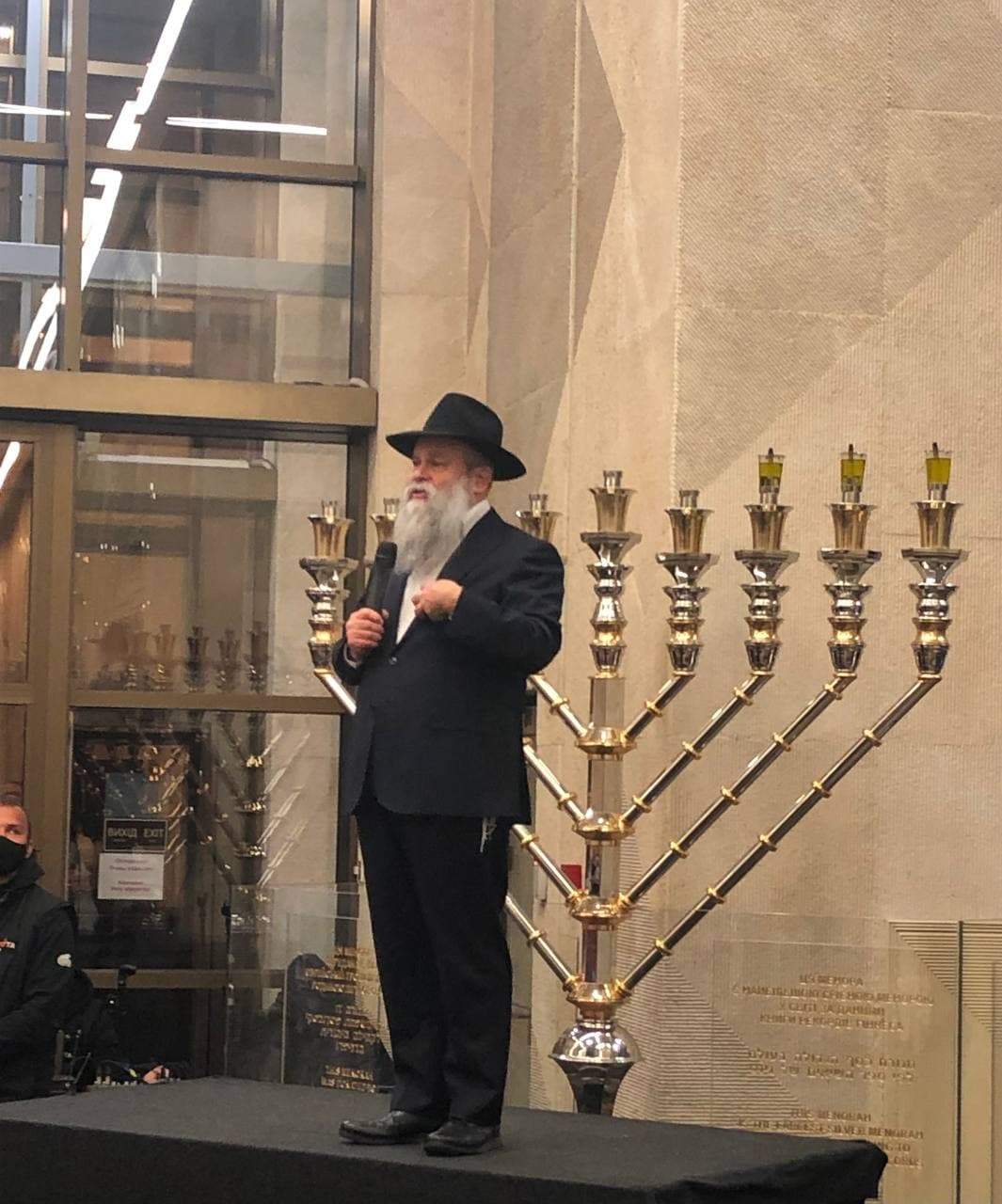 Затримали людей, які зруйнували Ханукію у Дніпрі dqxikeidqxidqeant