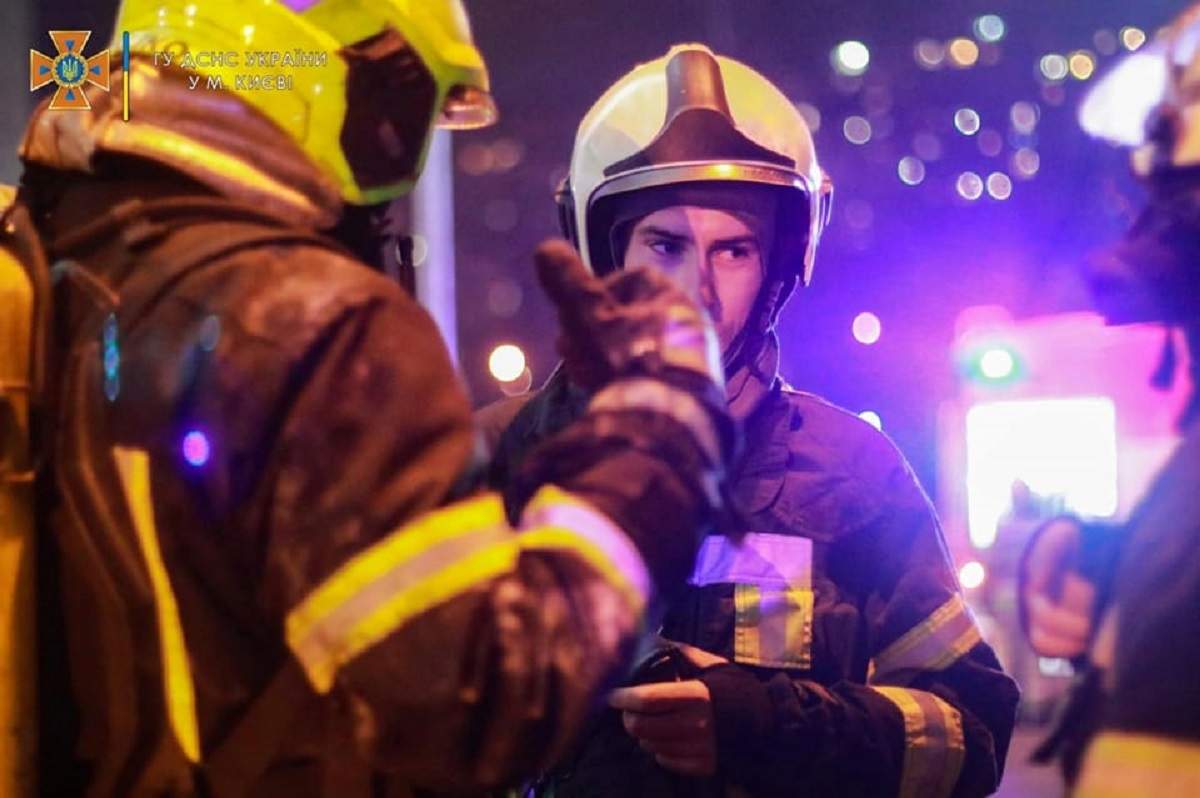 На Дарниці чоловік випав з вікна, ДСНС врятували його, спроба самогубства у Києві dqxikeidqxidqrant