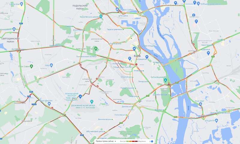 В Киеве образовались многочисленные пробки.