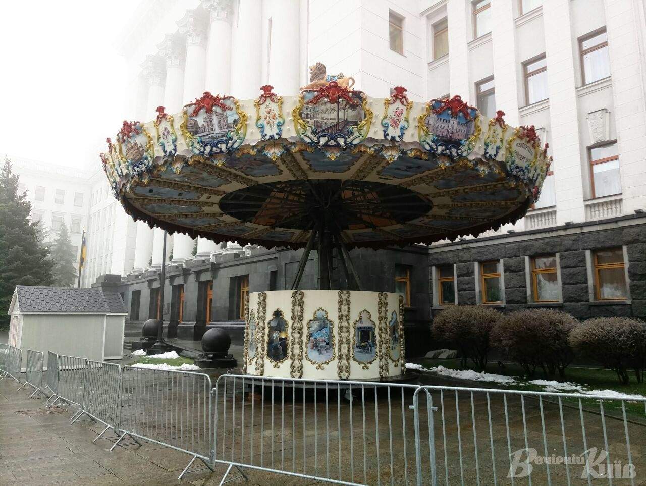 новорічна локація біля Офісу Президента