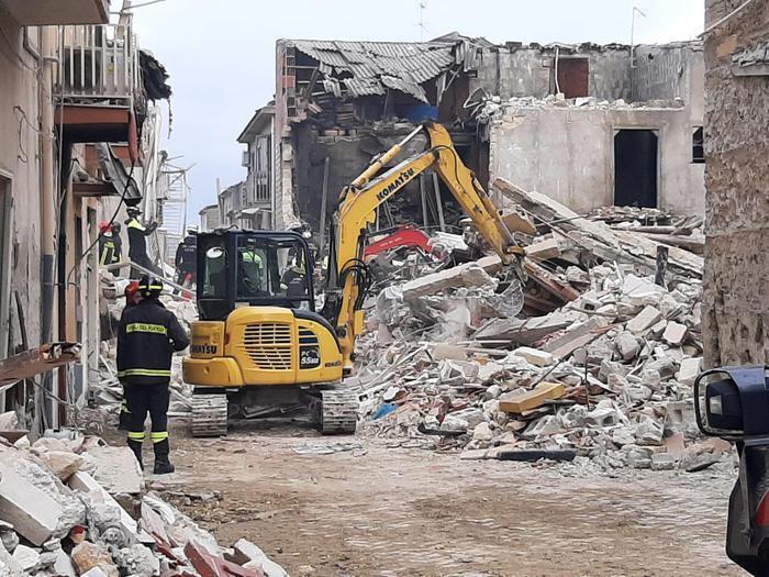 Спасатели продолжают разбирать завалы на месте взрыва dqxikeidqxidqrant