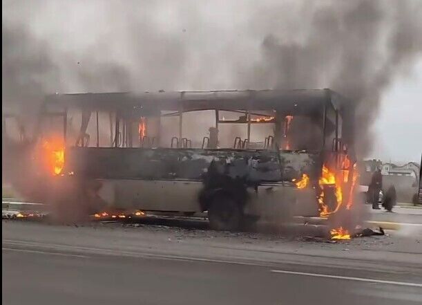 Маршрутка полностью выгорела. dqxikeidqxidqrant