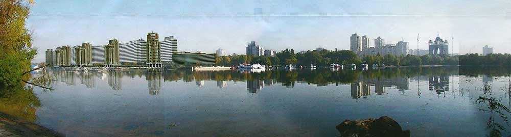 Проєктна документація 2005–2006 років, коли було розроблено проєктну документацію на забудову Микільської Слобідки у Києві. Ласий шмат землі тоді був вільний від багатоповерхової забудови, але частково був зайнятий виробничими приміщеннями заводу залізобетонних виробів. Зліва на проєктному зображенні – будівлі, які могли б там з’явитися, на думку міських проєктувальників