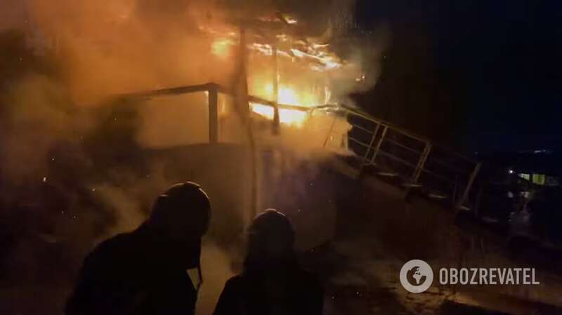 Спасатели потушили огонь