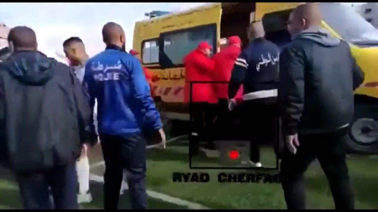 Футболиста срочно госпитализировали