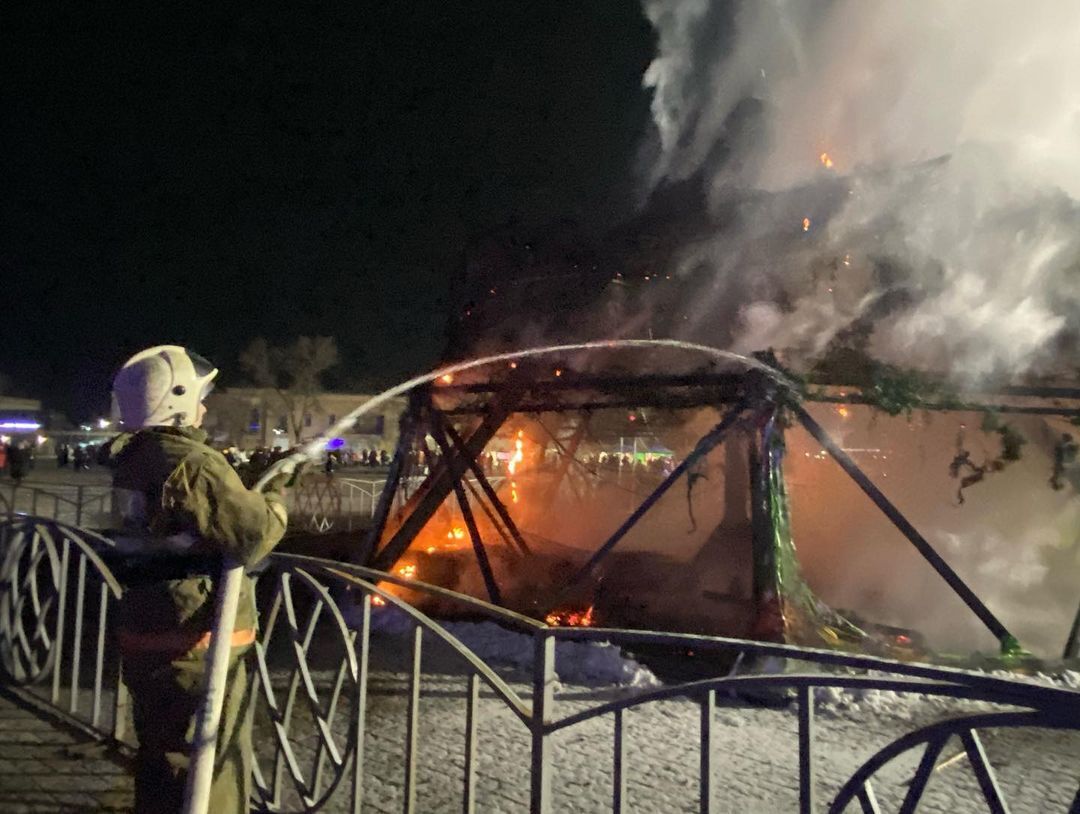 Пожарные потушили пожар в 00:20