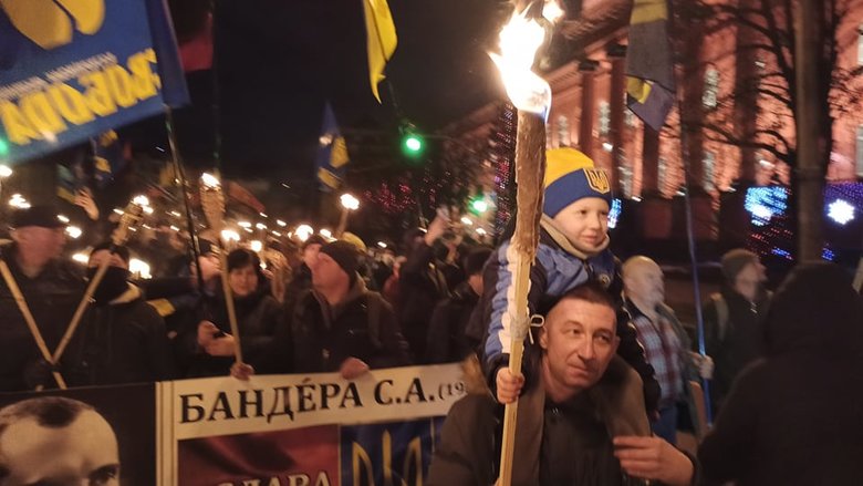 Факельное шествие в честь дня рождения Степана Бандеры состоялось в центре Киева 14