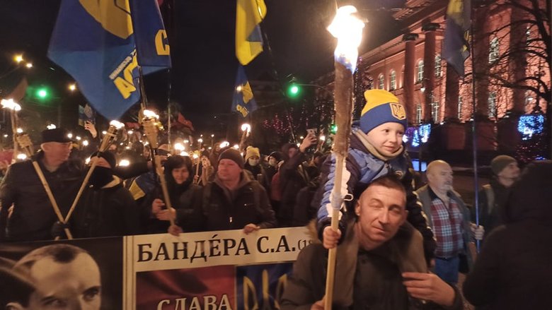 Факельное шествие в честь дня рождения Степана Бандеры состоялось в центре Киева 16