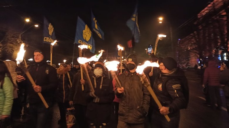 Факельное шествие в честь дня рождения Степана Бандеры состоялось в центре Киева 18