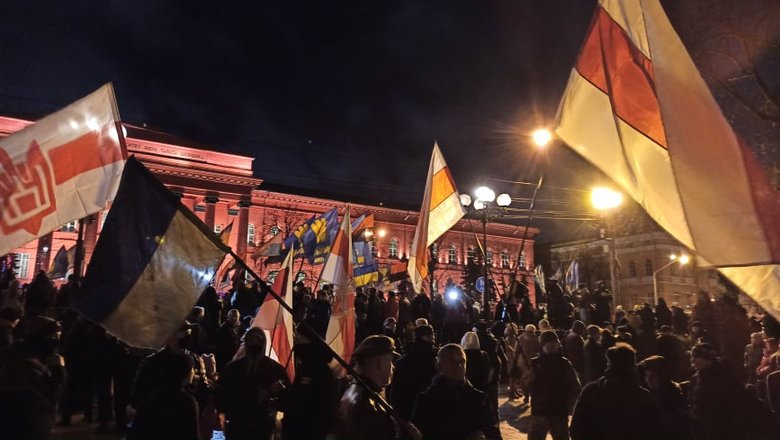 Факельное шествие в честь дня рождения Степана Бандеры состоялось в центре Киева 08