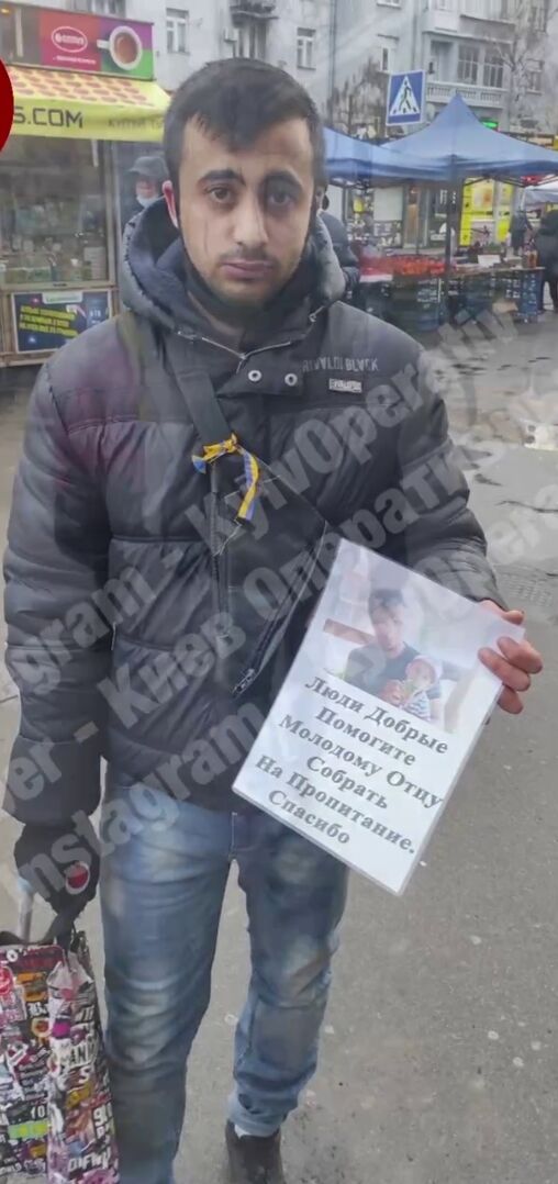 Мужчина просил деньги рядом одной из станций столичного метро. dqxikeidqxidqrant