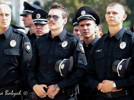 Патрульный полицейский с татуировками на руках рассказал свою историю Патрульный полицейский с татуировками на руках рассказал свою историю dqxikeidqxidqeant