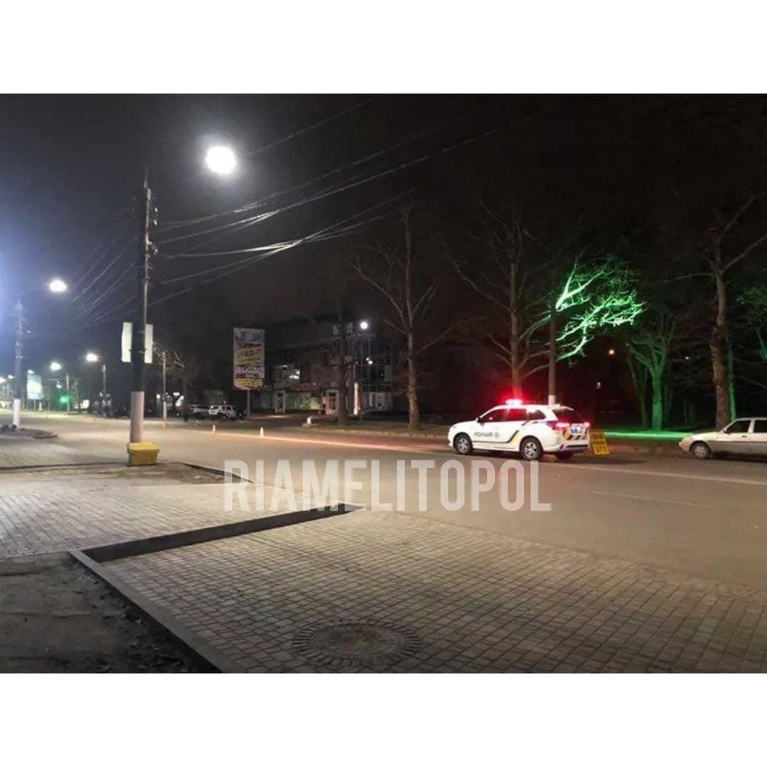 Детали машины и тела разбросало по дороге