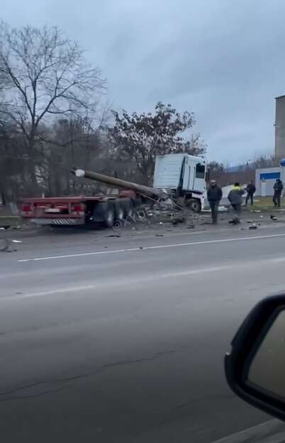 Фура врезалась в опору