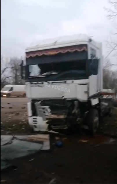 Фура врезалась в авто