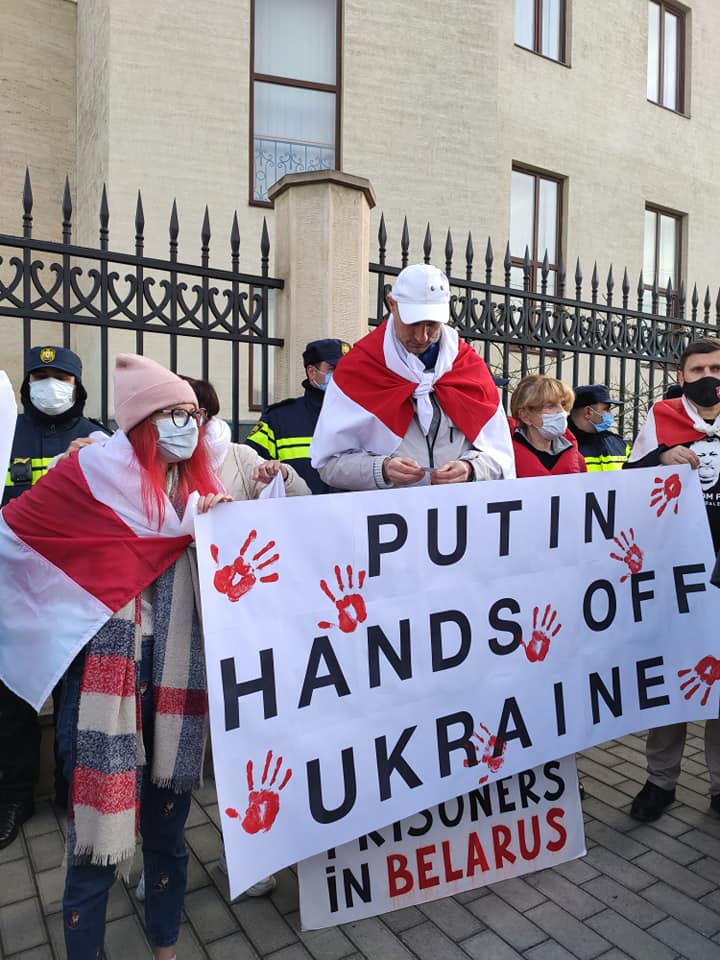 Акция солидарности и поддержки прошла под посольством Украины в Грузии 02