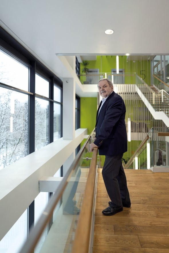  , 72 , , .  4  1949-     .  – ,  –   .     ” ”.  –   .    ’  . 22  1973      ’     .          ””. 1976-     ”  ”.   . ϳ 11           ’       . ’      .     . 150     ,   –    . ʳ   ,   20 .  ”̳ ”  ’ . ϳ       , . ³    .  1987    . 1991- .    ”̳ ”      ”̳ ”.    -    .      ” ”,       ,    .     㳿     쳿 –    .       .    .   ,     V ,  ” ”.  쳿     ³.     .  73-   – ,  . ĳ  .     , 42 .   .       ҳ . ³    .    dqxikeidqxidqrant