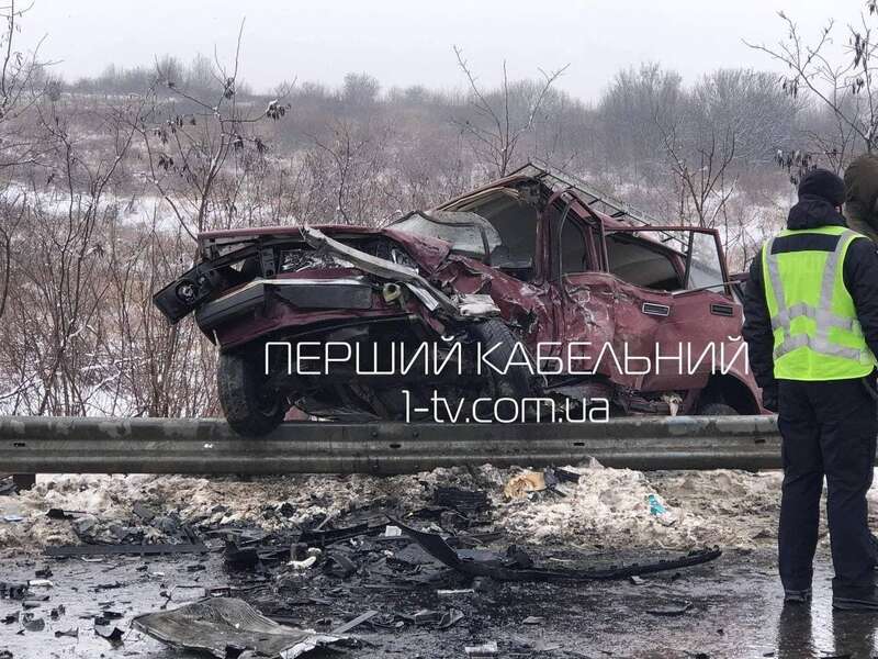 ВАЗ вылетел за пределы проезжей части