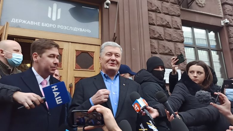 Порошенко пришел на допрос в ГБР, но показаний не давал: Я не намерен участвовать в этом шоу 08