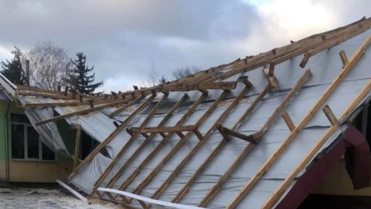 Непогода повредила кровлю дома престарелых dqxikeidqxidqrant