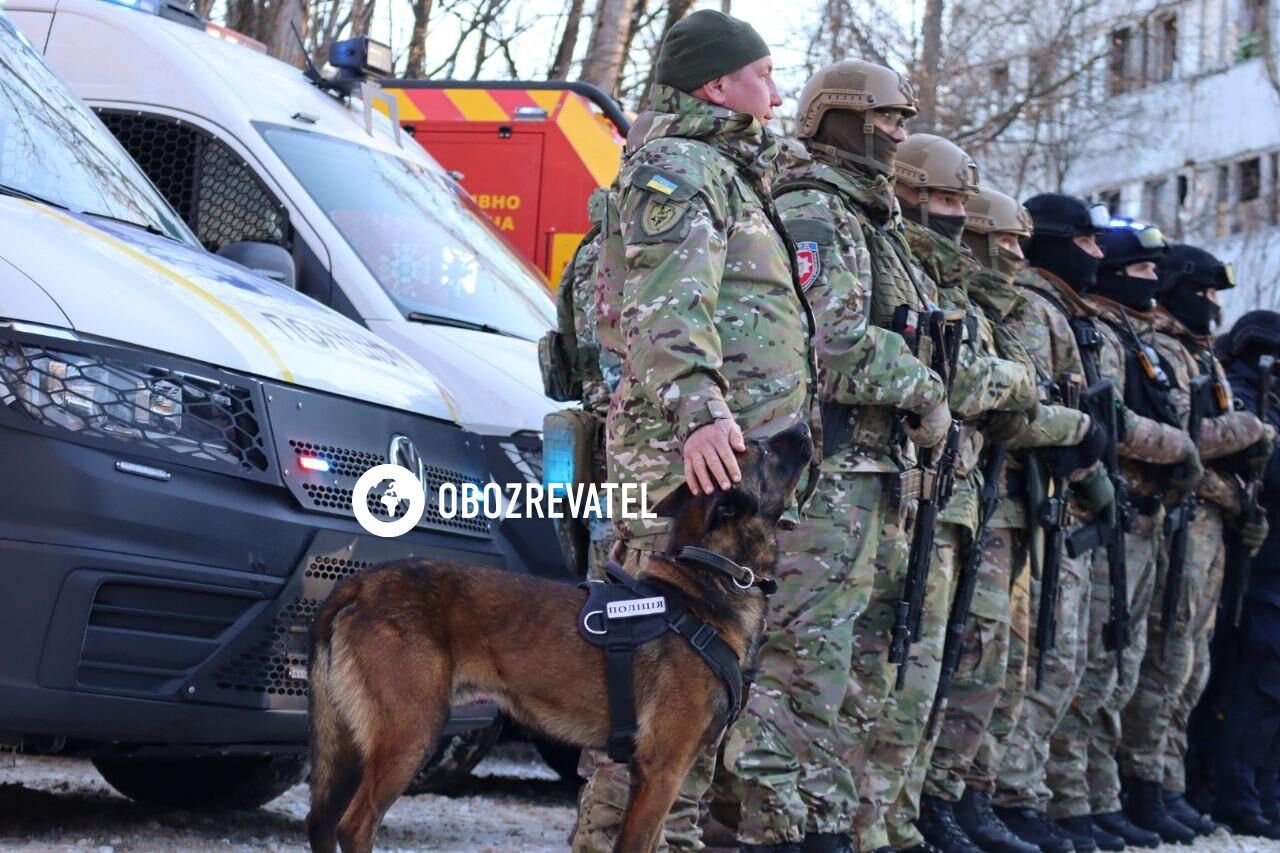 А также руководящий состав МВД, Нацгвардии, Нацполиции и ГСЧС