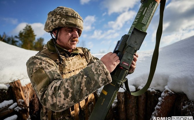 Украинские военные учатся воевать американским "уничтожителем бункеров" – фото