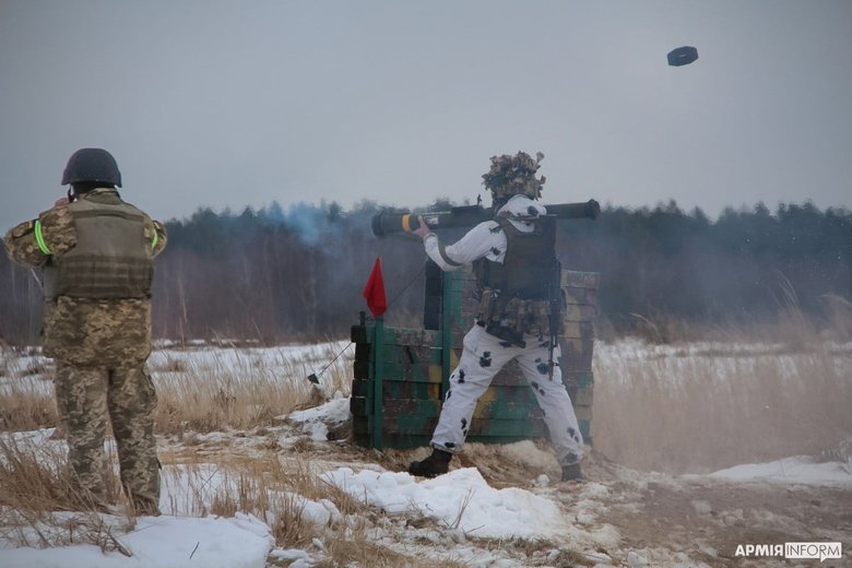 Украинские военнослужащие тренировались использовать американские гранатометы М141 07
