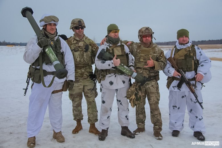 Украинские военнослужащие тренировались использовать американские гранатометы М141 08