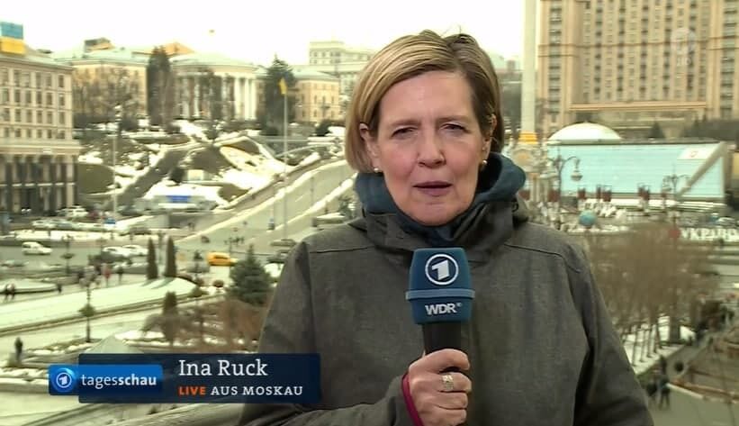 В титрах указано, что прямое включение ведется из Москвы dqxikeidqxidqeant