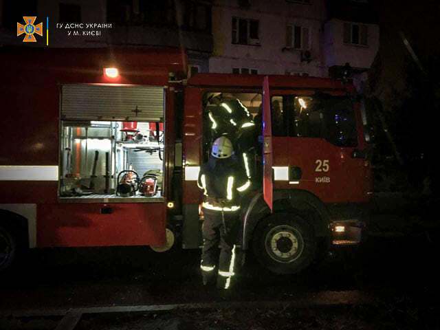 Во время тушения пожара спасатели обнаружили тело мужчины. dqxikeidqxidqrant