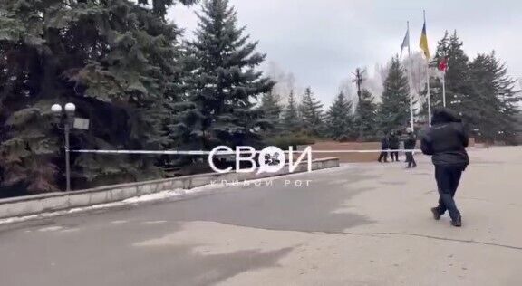 В Кривом Роге под зданием горсовета прогремел взрыв. Фото, видео и все подробности