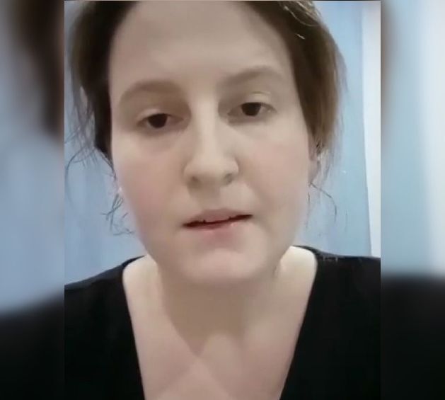 Сестра Артемия, Юлия, живет в России. dqxikeidqxiqdzant