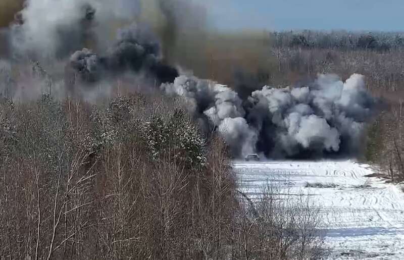 Удары по военной технике.
