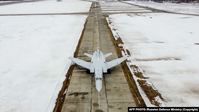 Российский стратегический бомбардировщик Ту-22M3 на одном из аэродромов в Беларуси, 9 февраля 2022 года